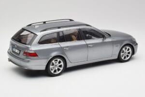 BMW 545i E61 Touring Cinzento Claro Kyosho 1:18 80430308414 Metal - imagem 3 de 8