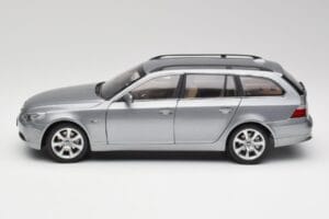 BMW 545i E61 Touring Cinzento Claro Kyosho 1:18 80430308414 Metal - imagem 4 de 8