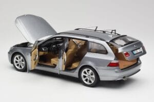 BMW 545i E61 Touring Cinzento Claro Kyosho 1:18 80430308414 Metal - imagem 5 de 8