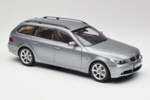 BMW 545i E61 Touring Cinzento Claro Kyosho 1:18 80430308414 Metal - imagem 6 de 8