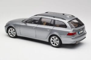 BMW 545i E61 Touring Cinzento Claro Kyosho 1:18 80430308414 Metal - imagem 7 de 8
