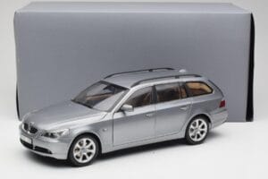 BMW 545i E61 Touring Cinzento Claro Kyosho 1:18 80430308414 Metal - imagem 8 de 8