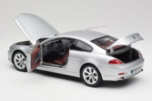 BMW 645Ci E63 Prata Kyosho 1:18 80430153285 Metal - imagem 5 de 8