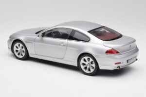 BMW 645Ci E63 Prata Kyosho 1:18 80430153285 Metal - imagem 7 de 8