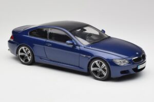 BMW M6 E63 Azul Kyosho 1:18 80430413351 Metal - imagem 6 de 8