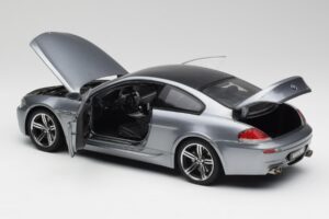 BMW M6 E63 Silver Cinzento Kyosho 1:18 08703GR Metal - imagem 5 de 8