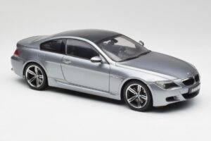 BMW M6 E63 Silver Cinzento Kyosho 1:18 08703GR Metal - imagem 6 de 8