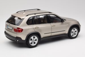 BMW X5 E70 4.8i Platinum Bronze Metálico Kyosho 1:18 80430413413 Metal - imagem 3 de 8