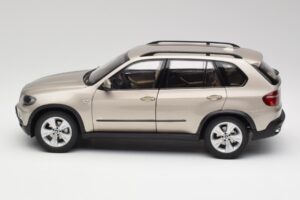 BMW X5 E70 4.8i Platinum Bronze Metálico Kyosho 1:18 80430413413 Metal - imagem 4 de 8