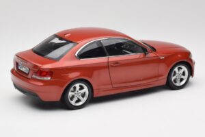 BMW 1 E82 Coupe Laranja Kyosho 1:18 80430427064 Metal - imagem 3 de 8