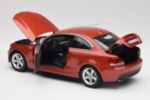 BMW 1 E82 Coupe Laranja Kyosho 1:18 80430427064 Metal - imagem 5 de 8