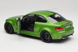 BMW Série 1 E82 Coupe Taiga Green Metallic Minichamps 1:18 110020024 Metal - imagem 5 de 8
