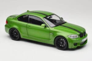 BMW Série 1 E82 Coupe Taiga Green Metallic Minichamps 1:18 110020024 Metal - imagem 6 de 8