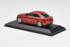 BMW 1M E82 Laranja Minichamps 1:43 413020023 Metal - imagem 3 de 5