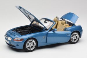BMW Z4 E85 Maldives Blue Bburago 1:18 34046BLUE Metal - imagem 2 de 8