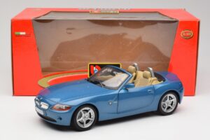 BMW Z4 E85 Maldives Blue Bburago 1:18 34046BLUE Metal - imagem 8 de 8
