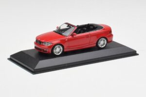 BMW Série 1 E88 Cabriolet Vermelho Carmesim Minichamps 1:43 431026230 Metal - imagem 2 de 5