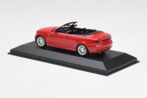 BMW Série 1 E88 Cabriolet Vermelho Carmesim Minichamps 1:43 431026230 Metal - imagem 3 de 5