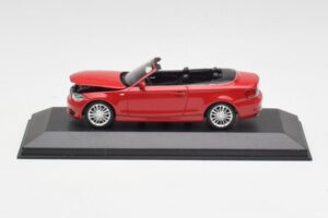 BMW Série 1 E88 Cabriolet Vermelho Carmesim Minichamps 1:43 431026230 Metal - imagem 5 de 5
