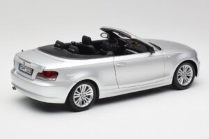 BMW 135i E88 Cabriolet Titan Prata Kyosho 1:18 80430427021 Metal - imagem 3 de 8