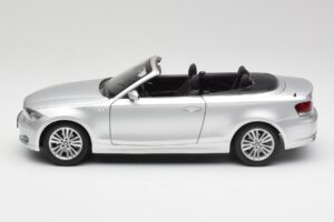 BMW 135i E88 Cabriolet Titan Prata Kyosho 1:18 80430427021 Metal - imagem 4 de 8