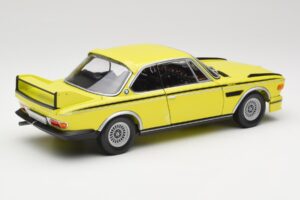 BMW 3.0 CSL E9 Amarelo Minichamps 1:18 180029028 Metal - imagem 3 de 8