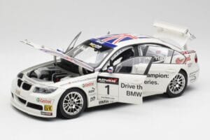 BMW E90 320si #1 A. Priaulx WTCC Champion 2006 Kyosho 1:18 80430429067 Metal - imagem 2 de 8