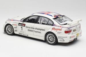 BMW E90 320si #1 A. Priaulx WTCC Champion 2006 Kyosho 1:18 80430429067 Metal - imagem 7 de 8
