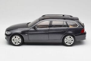BMW 330i E91 Touring Cinzento Escuro Kyosho 1:18 80430394360 Metal - imagem 4 de 8