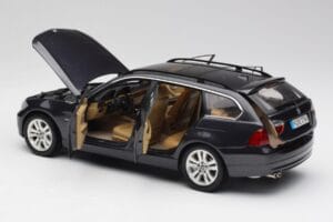 BMW 330i E91 Touring Cinzento Escuro Kyosho 1:18 80430394360 Metal - imagem 5 de 8