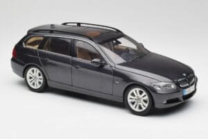 BMW 330i E91 Touring Cinzento Escuro Kyosho 1:18 80430394360 Metal - imagem 6 de 8