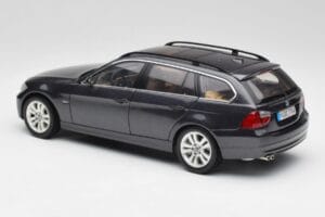 BMW 330i E91 Touring Cinzento Escuro Kyosho 1:18 80430394360 Metal - imagem 7 de 8