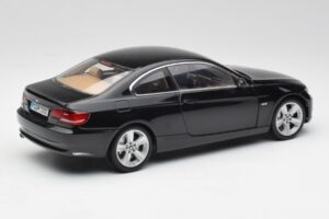 BMW 3 E92 Coupe Preto Kyosho 1:18 80430407222 Metal - imagem 3 de 8
