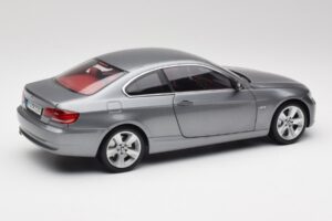 BMW 330i E92 Coupe Cinzento Metálico Kyosho 1:18 80430407220 Metal - imagem 3 de 8