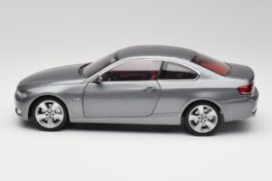 BMW 330i E92 Coupe Cinzento Metálico Kyosho 1:18 80430407220 Metal - imagem 4 de 8