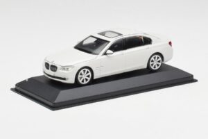 BMW 750Li F02 Branco Minichamps 1:43 80420445201 Metal - imagem 2 de 5
