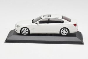 BMW 750Li F02 Branco Minichamps 1:43 80420445201 Metal