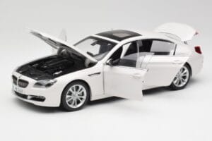 BMW 6 F06 Gran Coupe Mineral Branco Paragon 1:18 80432218741 Metal - imagem 2 de 8