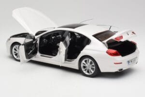 BMW 6 F06 Gran Coupe Mineral Branco Paragon 1:18 80432218741 Metal - imagem 5 de 8