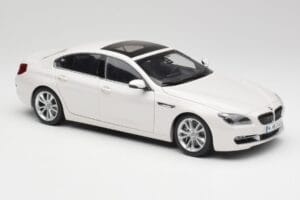 BMW 6 F06 Gran Coupe Mineral Branco Paragon 1:18 80432218741 Metal - imagem 6 de 8