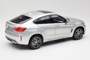 BMW X6 M F86 Prata Norev 1:18 183200 Metal - imagem 3 de 8