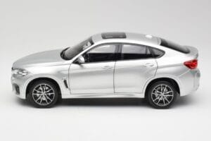BMW X6 M F86 Prata Norev 1:18 183200 Metal - imagem 4 de 8