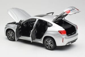 BMW X6 M F86 Prata Norev 1:18 183200 Metal - imagem 5 de 8