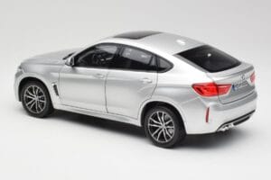 BMW X6 M F86 Prata Norev 1:18 183200 Metal - imagem 7 de 8