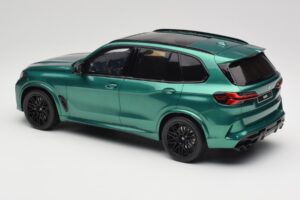BMW X5 M G05 Competition Isle of Man Green GT Spirit 1:18 GT490 Resina - imagem 5 de 6