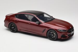 BMW M850i G15 M Performance Melbourne Red Metallic GT Spirit 1:18 GT493 Resina - imagem 4 de 6