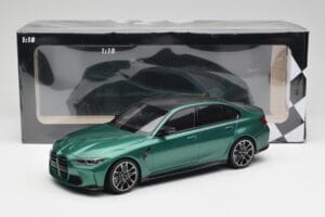 BMW M3 G80 Isle of Man Green Minichamps 1:18 155020200 Metal - imagem 6 de 6