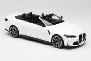 BMW M4 G82 Cabriolet Alpine White Minichamps 1:18 155021031 Metal - imagem 4 de 6