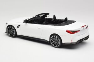 BMW M4 G82 Cabriolet Alpine White Minichamps 1:18 155021031 Metal - imagem 5 de 6