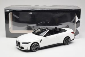 BMW M4 G82 Cabriolet Alpine White Minichamps 1:18 155021031 Metal - imagem 6 de 6